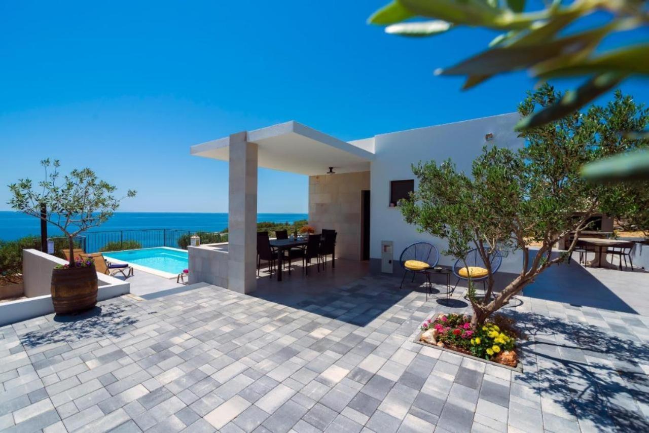 Adio Mare Villa *